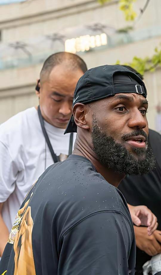 夸梅：若詹姆斯离开NBA收视率肯定降，联盟可考虑为他新设一支球队！ ​​​