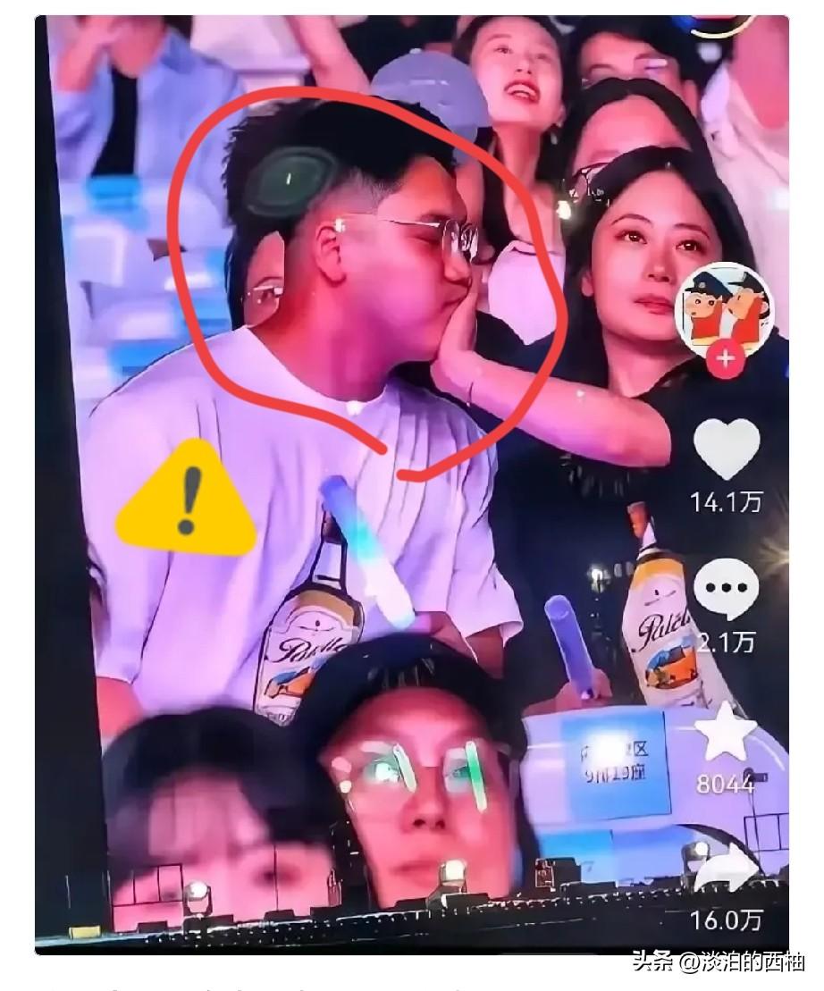 我有种很强烈的预感
萧敬腾演唱会上的女生嫁不出去了
不是丑，也不是没人馋她身子，