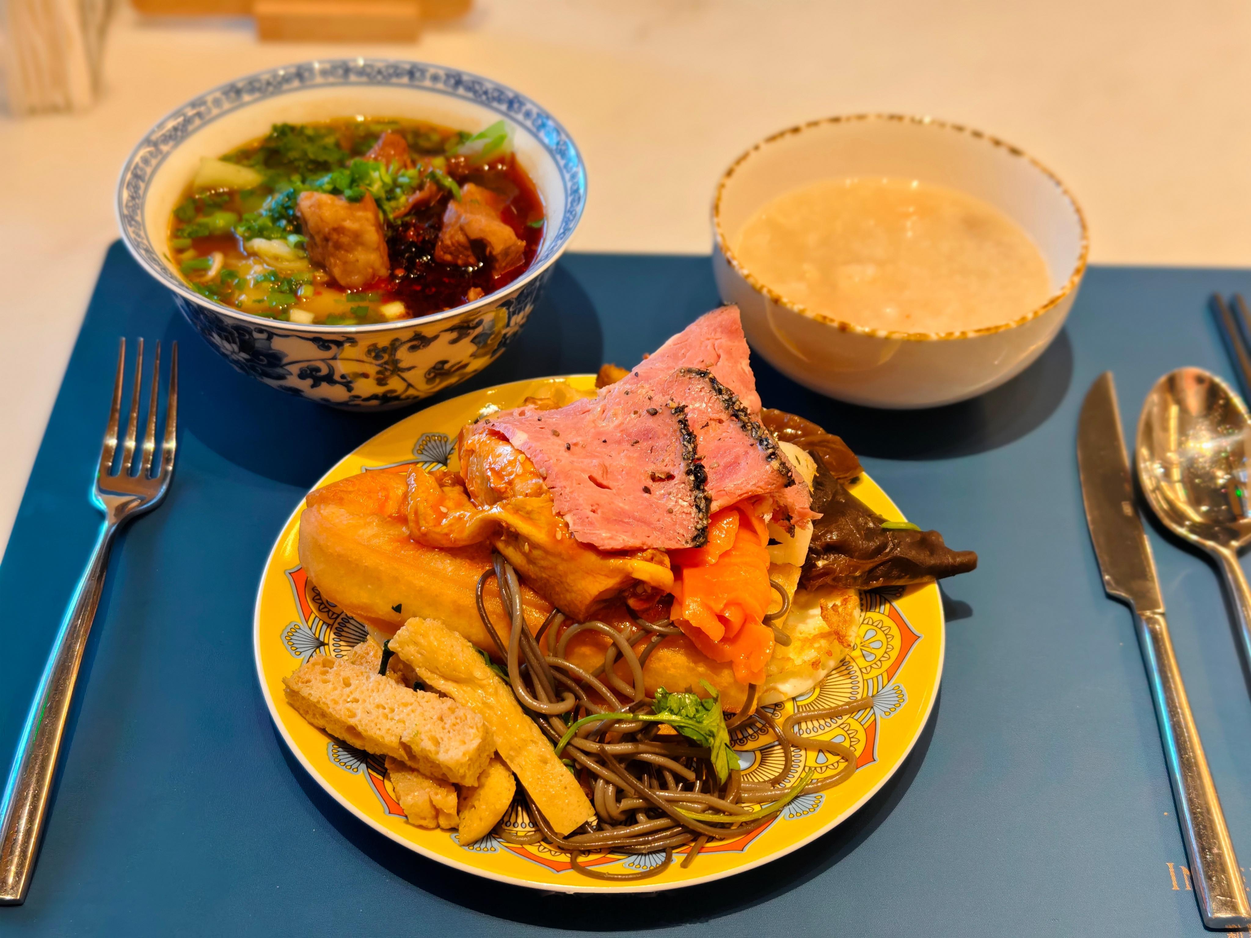 在新疆自驾游一定要吃早饭，并且吃饱。因为常常会不知道下一顿在哪里，几点吃上。不过