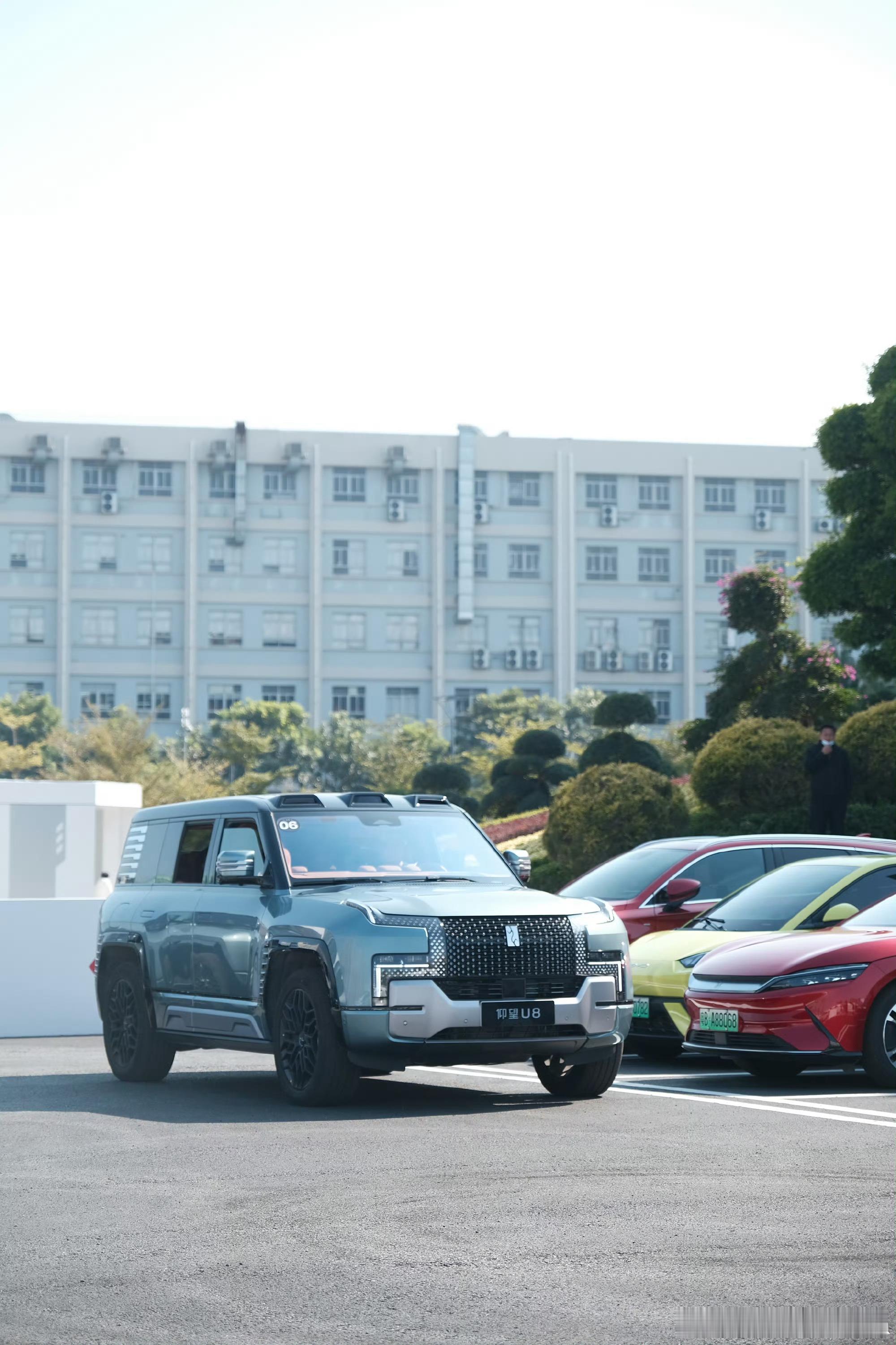 中国新能源车以创新引领全球产业22.2万辆出口量、100.9%同比增幅，2025