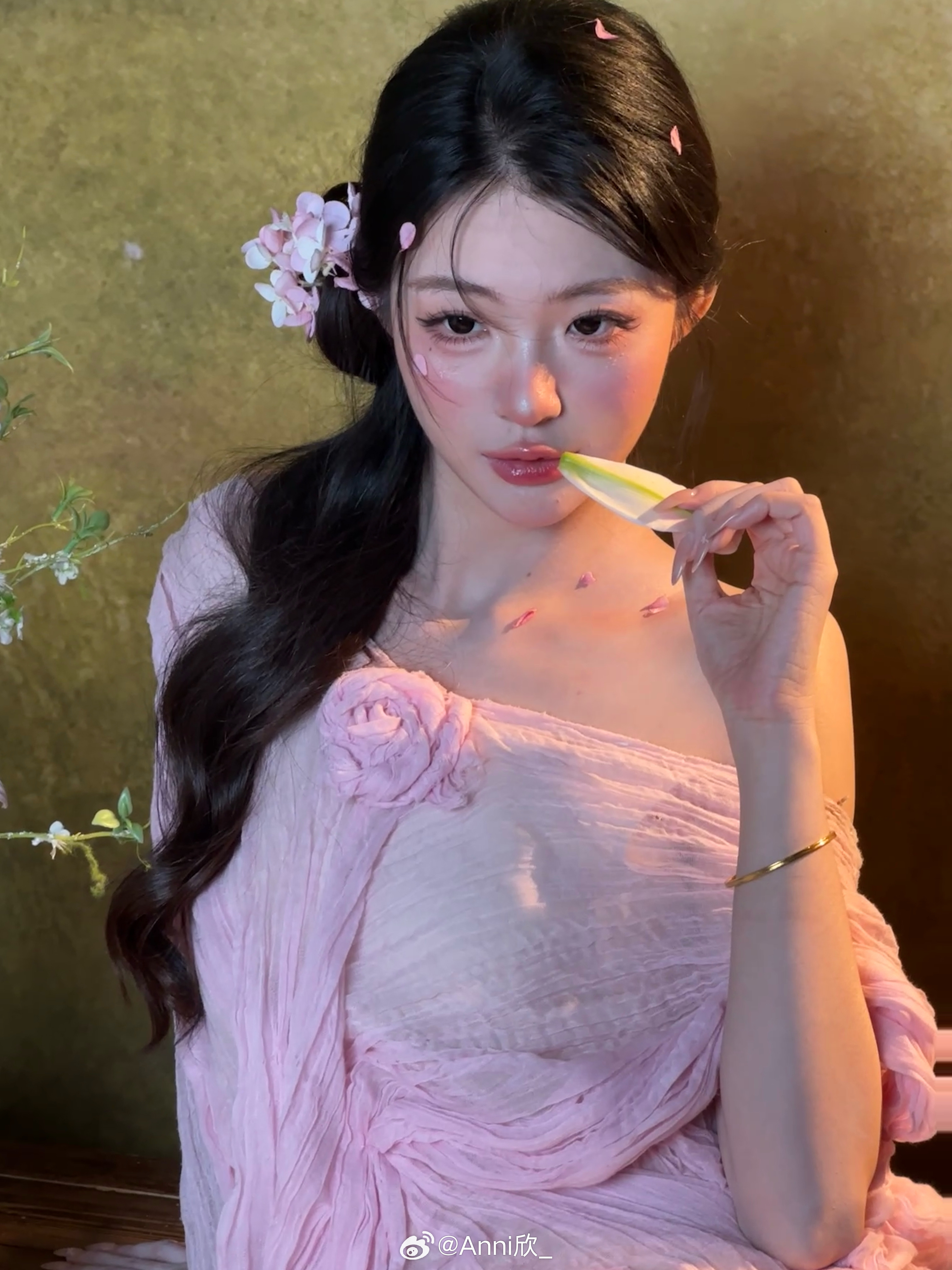 真正治愈自己的只有自己，不去抱怨，尽量担待，不怕孤单，努力沉淀。 