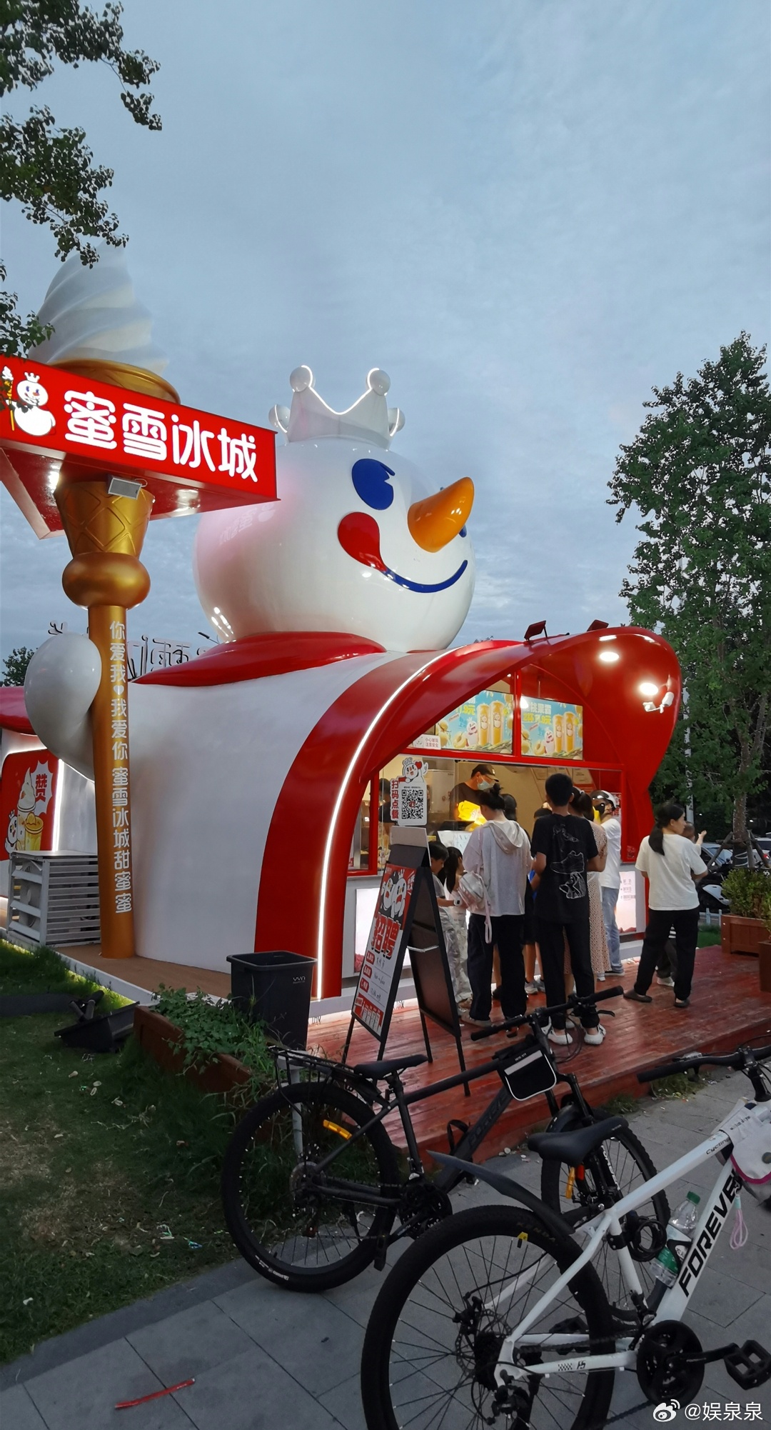 这样的蜜雪冰城还挺好看的 ​​​