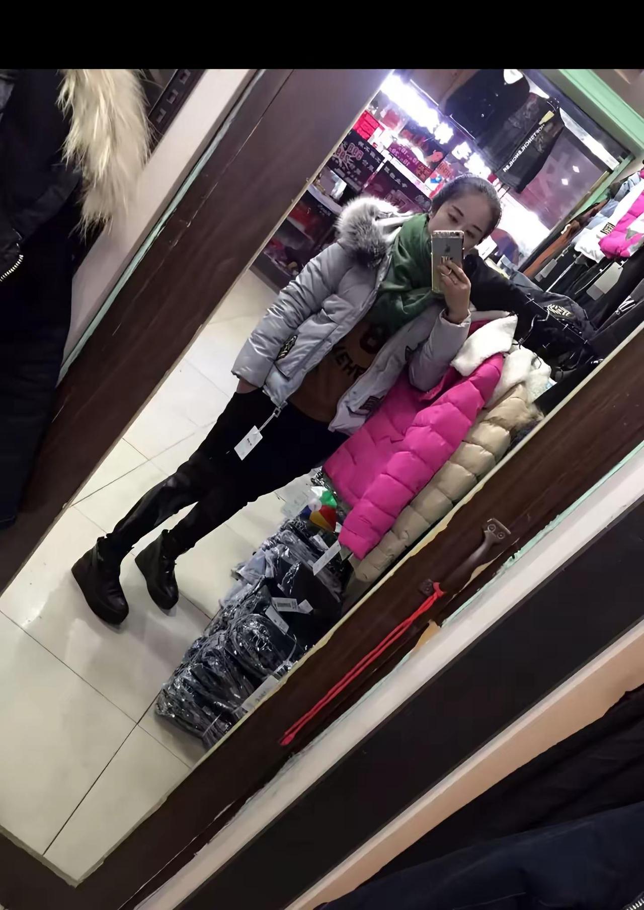 20年了😂。翻相册的时候看到 刚开始做女装那会儿 觉得自己是时髦精，如今真没眼