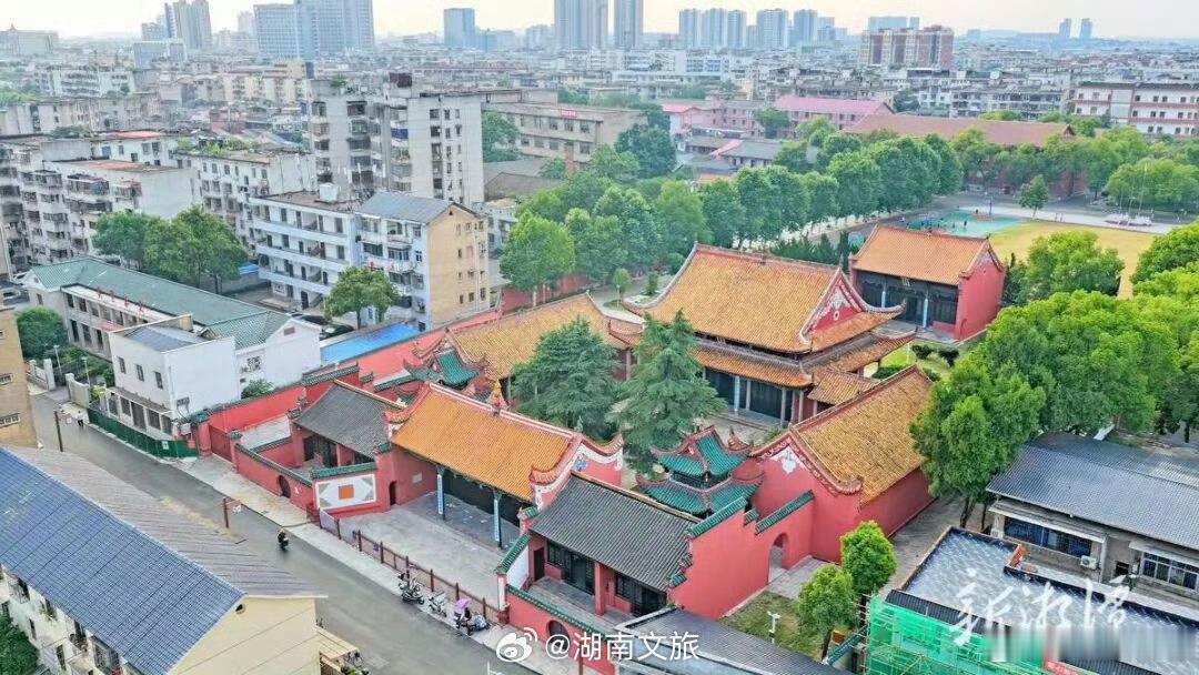 【湘江润莲城湘潭文脉贯千秋】千年岁月里，湘潭走出众多进士、举人，先贤们寒窗苦读、