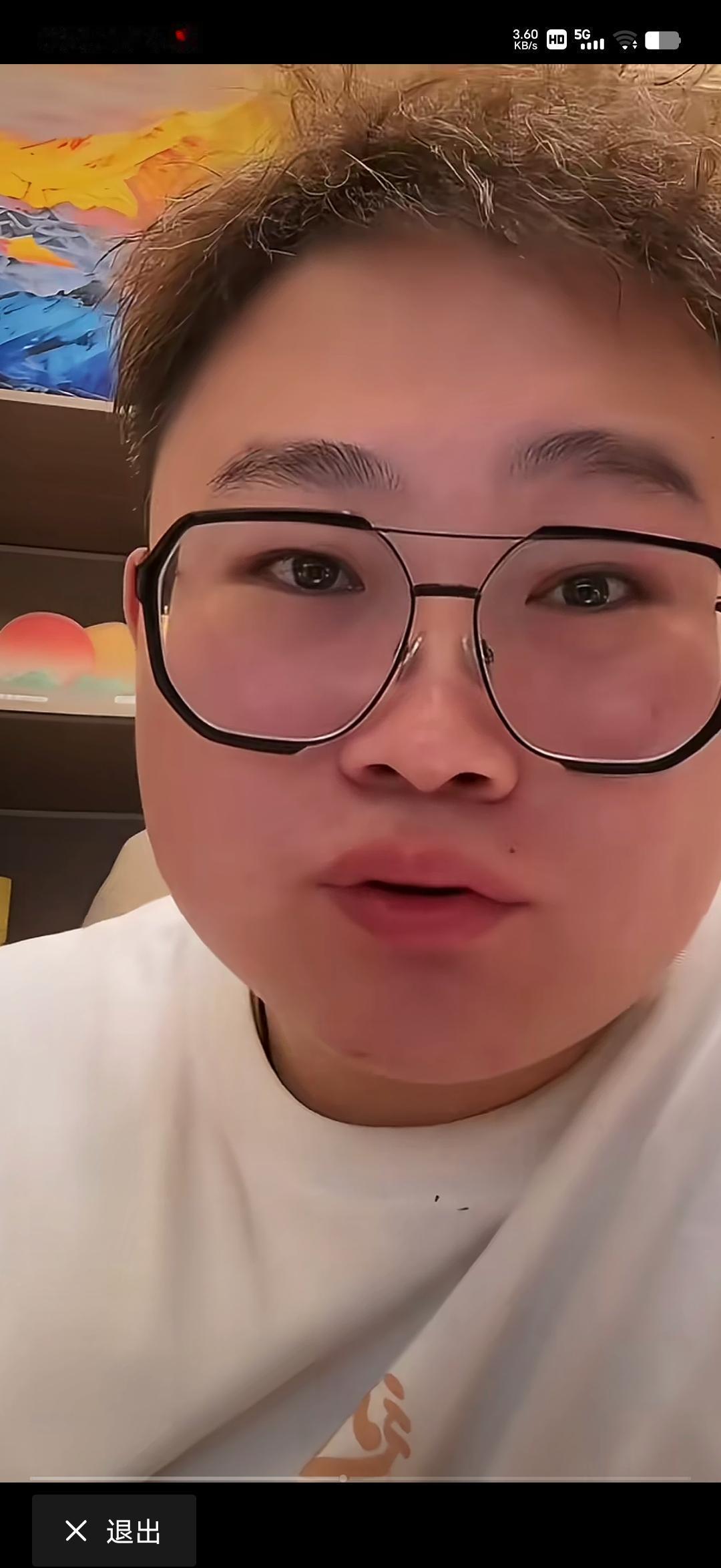 你还在吃瓜？
别人已经因为吃瓜“被废了”。
主播“都是洞”最近被网友问得直接呛到