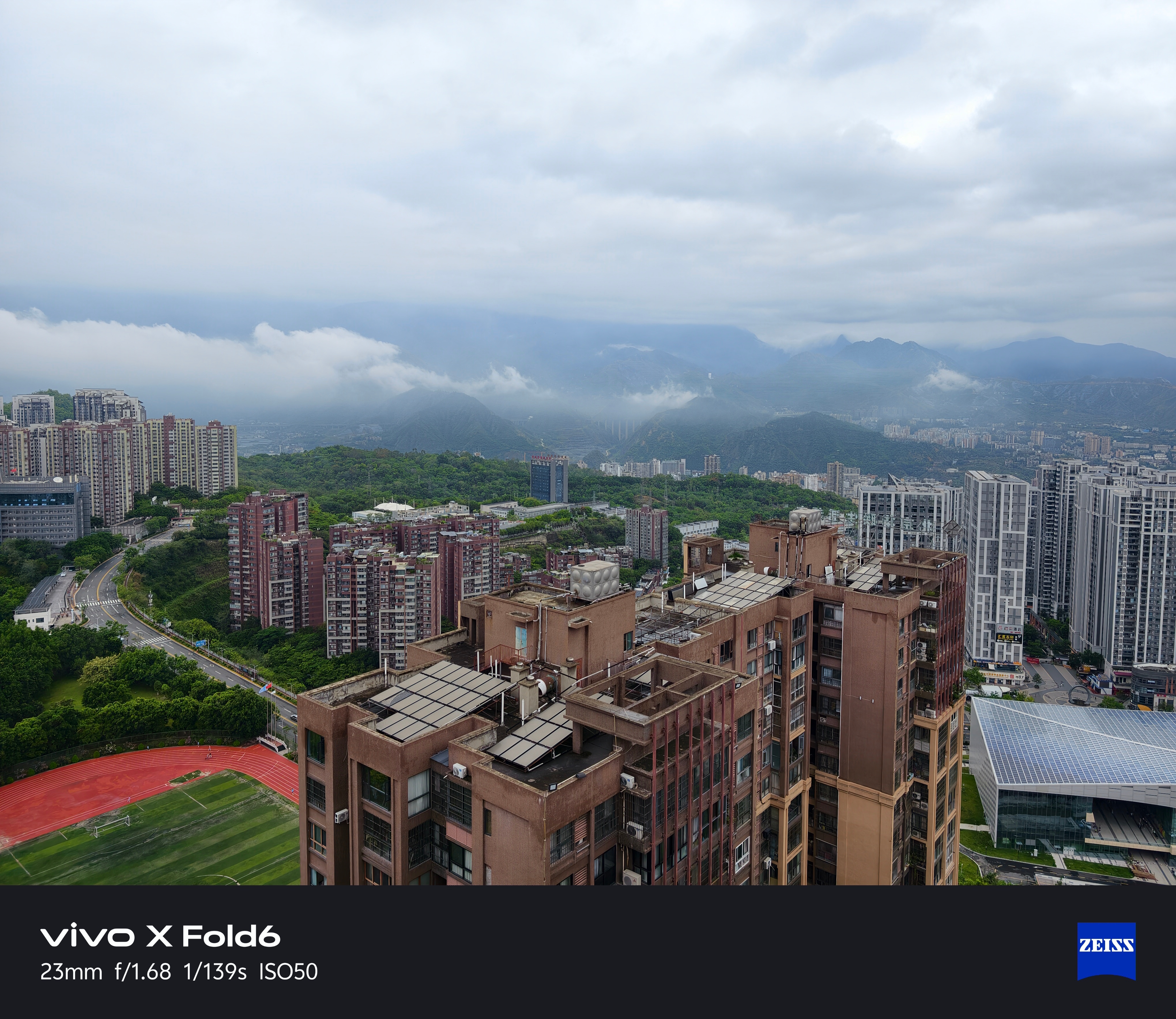 雨季来了，满大街都是菌子了