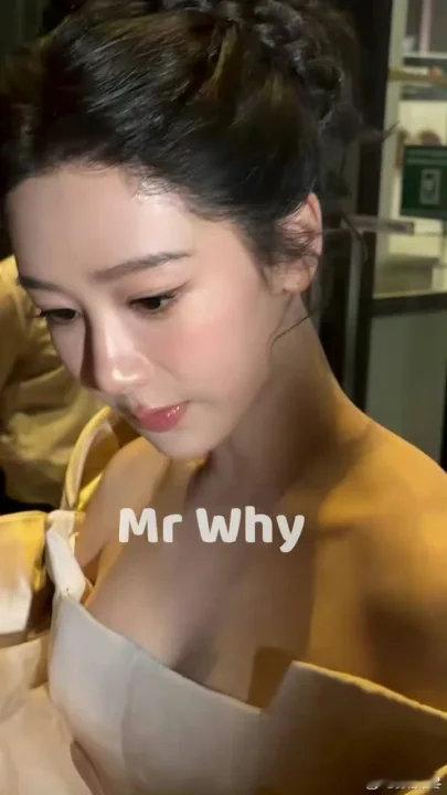 杨紫肤如凝脂具象化杨紫这个皮肤简直肤如凝脂具象化了！杨紫皮肤好到像开了磨皮这么怼