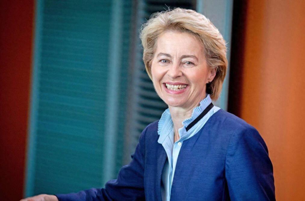 欧尔班下台，最高兴的就是冯德莱恩了。
此前欧尔班还在欧洲议会“炮轰”冯德莱恩，直