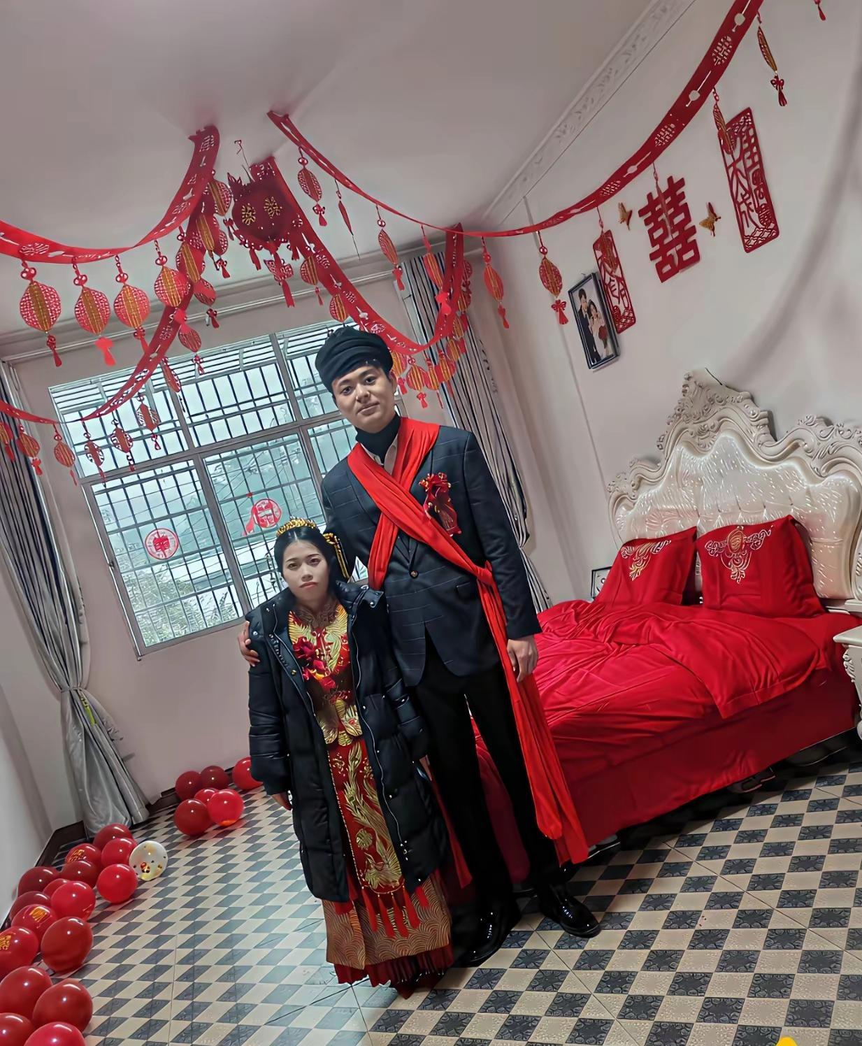 恭喜祝福！新郎新娘最萌身高差，真爱无敌！

某户人家，今天一对新人牵手步入婚礼殿