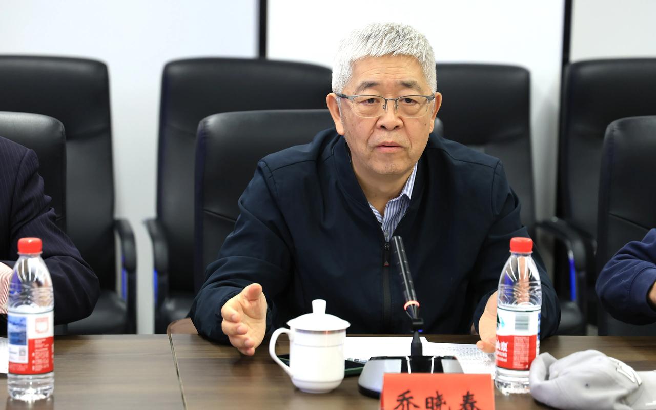 北大教授乔晓春吐槽，自己教出了很多优秀的博士生，毕业后都去当公务员去了，那还学那