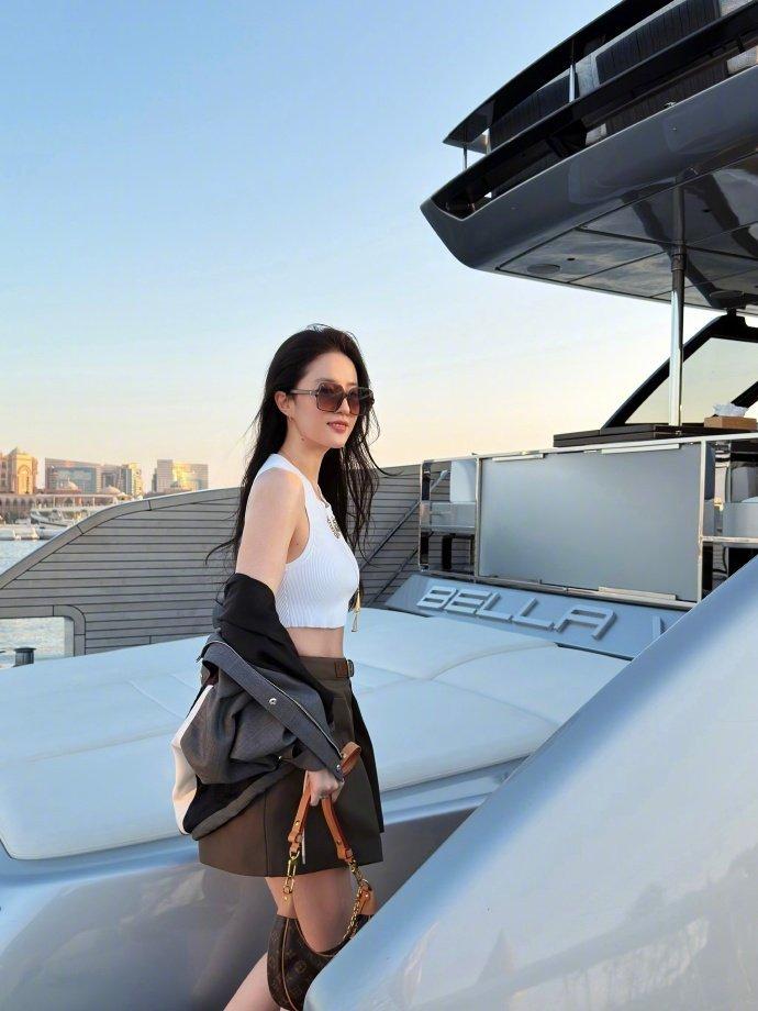 刘亦菲游轮度假plog 刘亦菲看海晒照   刘亦菲游轮度假plog，刘亦菲看海晒