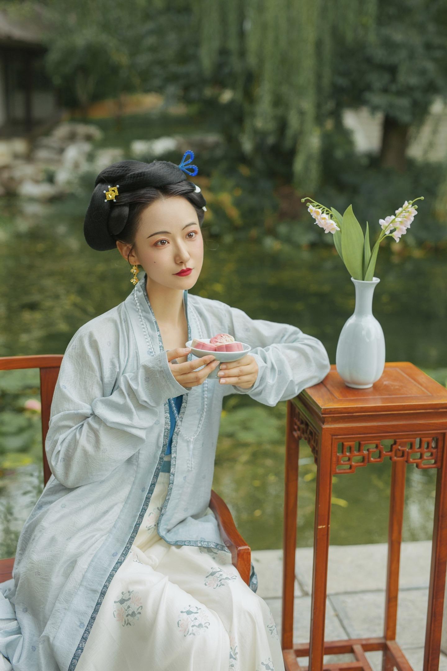 南宋·仕女｜你的长夏永不凋落。✨今年出了好多宋的造型，嘻嘻。南宋果然是...