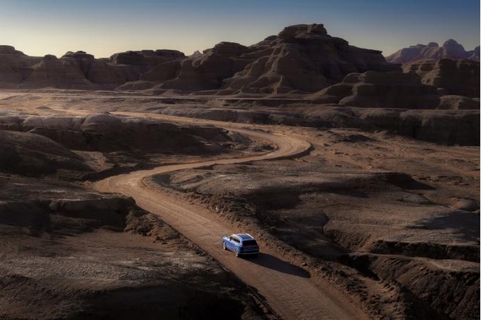 春天气温一回暖，就忍不住想开着车去找一块草地躺平。问界M7最打动我的，是那种“全