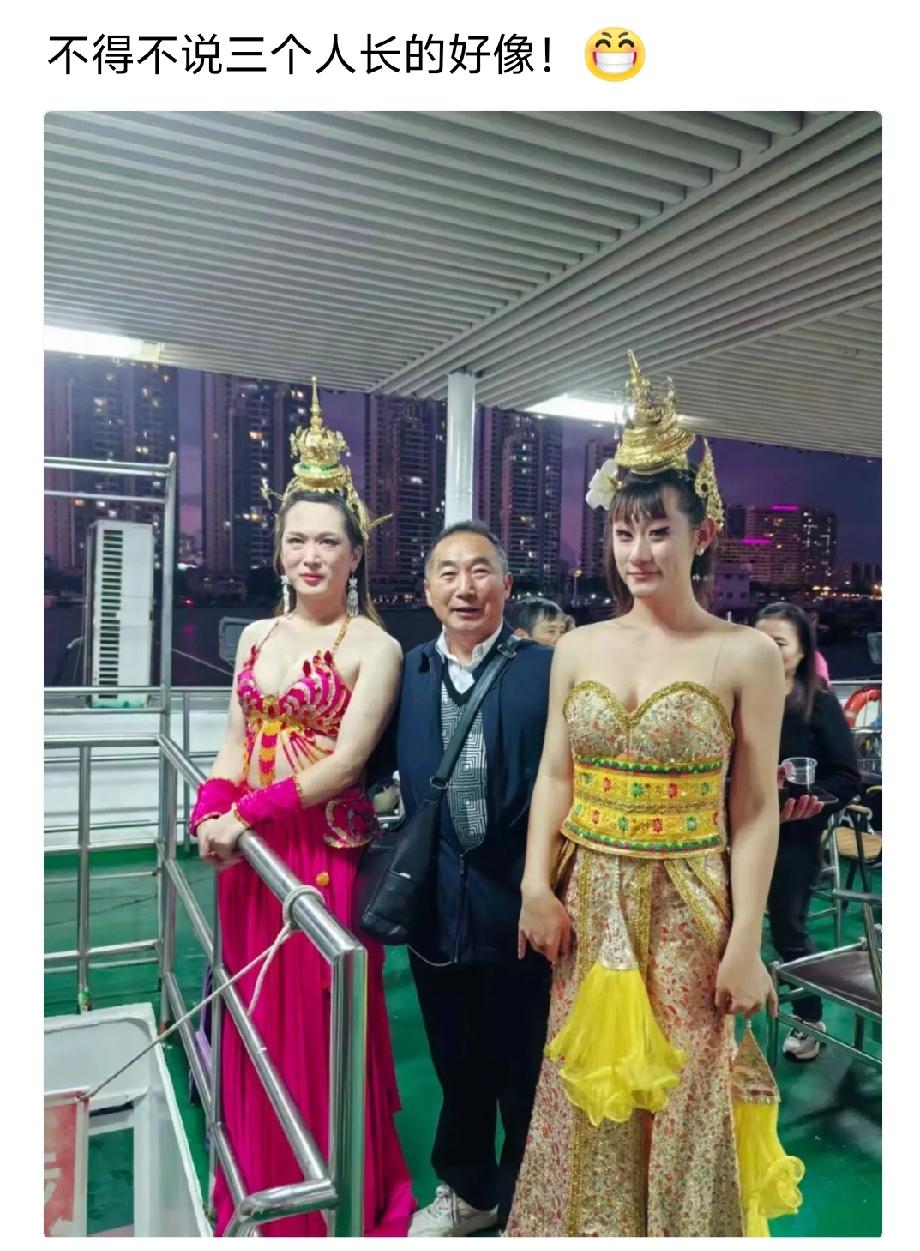 泰国当地的土特产，这大哥找了两个半成品