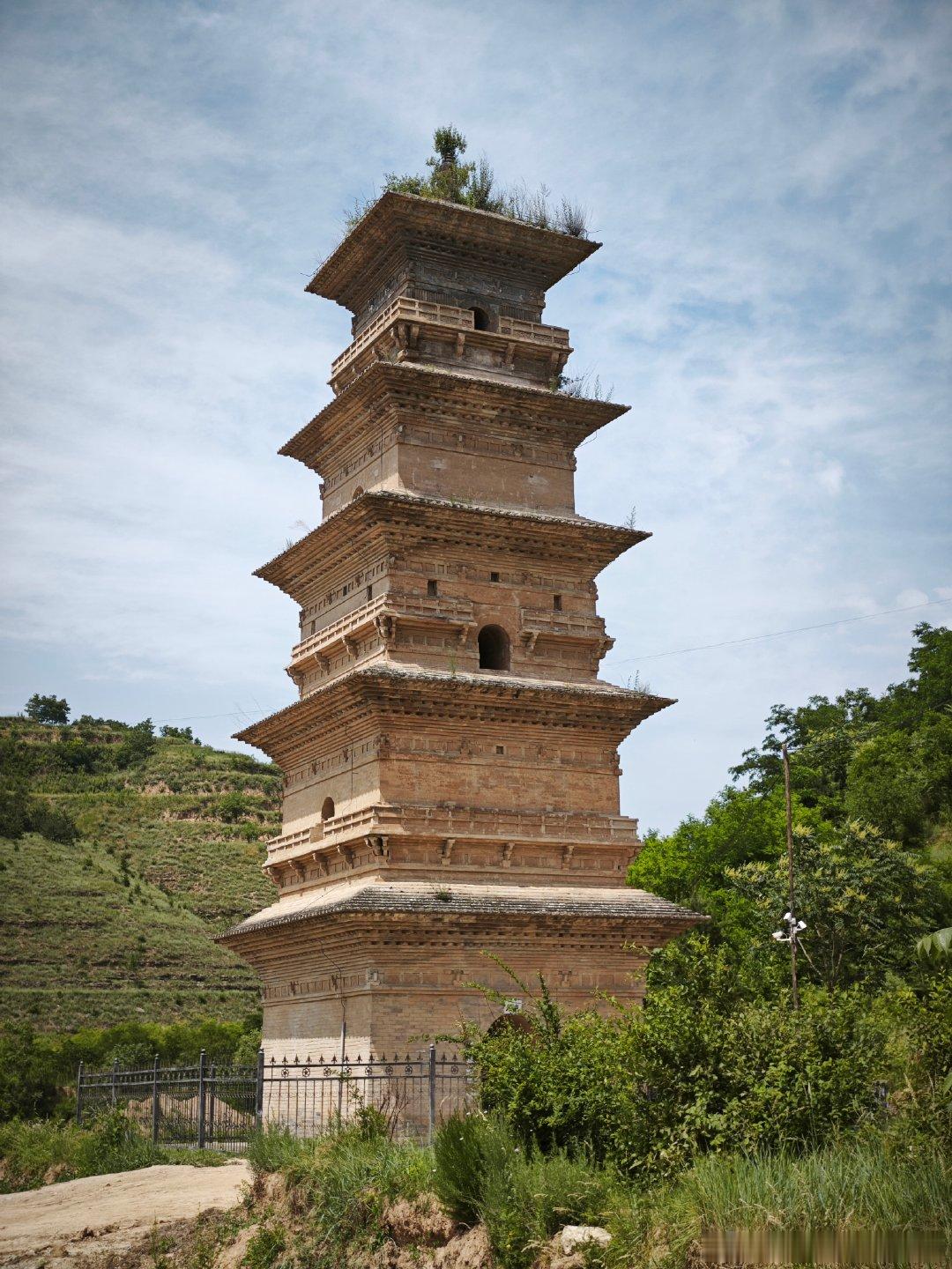 甘肃省庆阳市，宁县中村镇政平村，凝寿寺塔。 庆阳·宁县