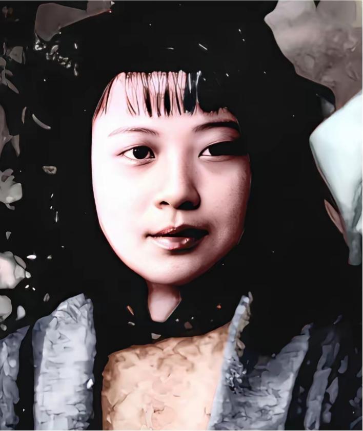 1963年，解放军师长陈广胜回乡寻找多年不见的妻子。没想到，他刚到村口，就看到一