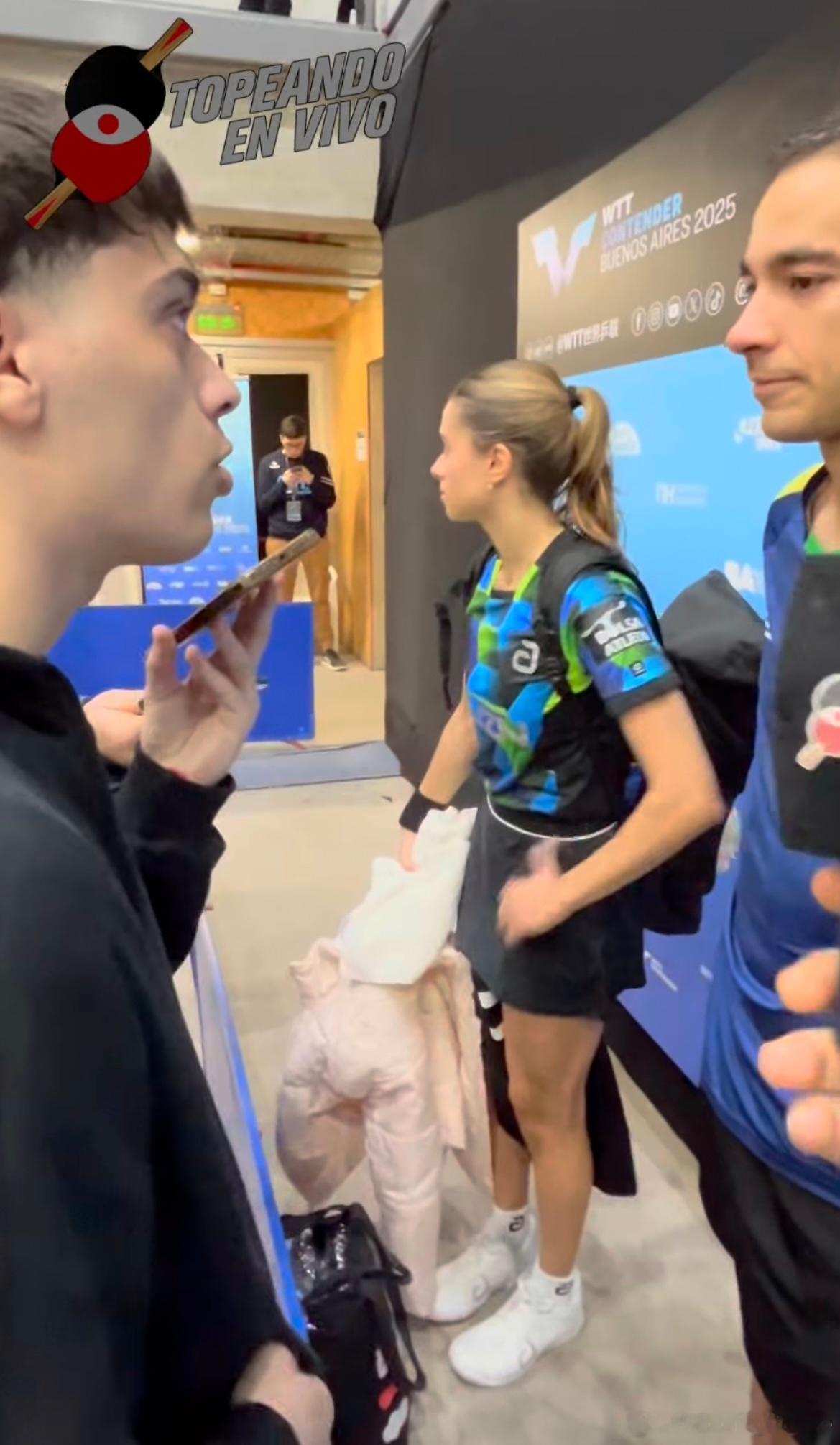 看见高桥姐拿着羽绒服，我才反应过来他们在南半球阿根廷，现在可是冬天啊 ​​​