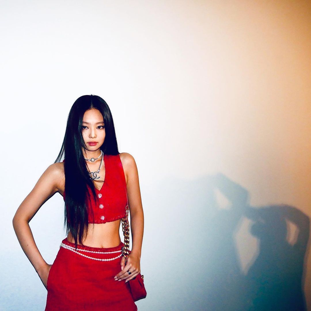 JENNIE 【Day17｜+最喜欢的一次活动造型】红裙小香鲨疯了TenYear