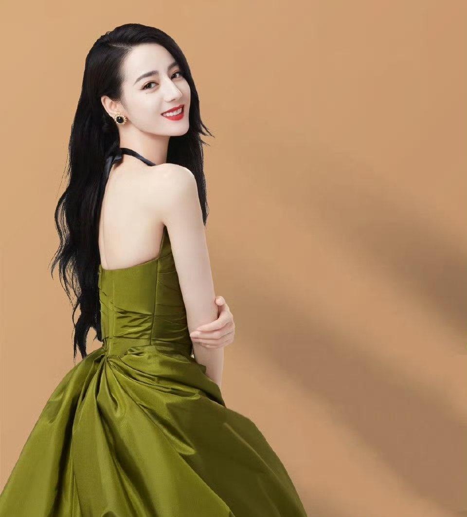 迪丽热巴超话迪丽热巴巴黎时装周 dlrb 迪奥全球品牌大使迪丽热巴 dlrb 迪