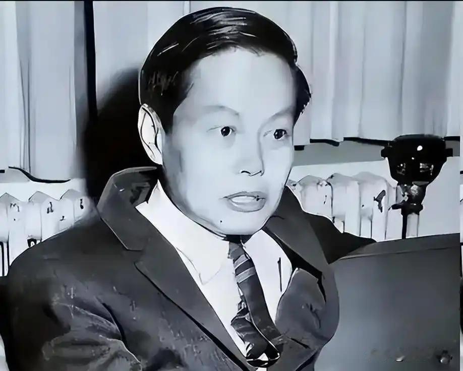 杨振宁一生两大遗憾：1956年小舅子杜致仁为3000美元学费在他家自尽，父亲至死