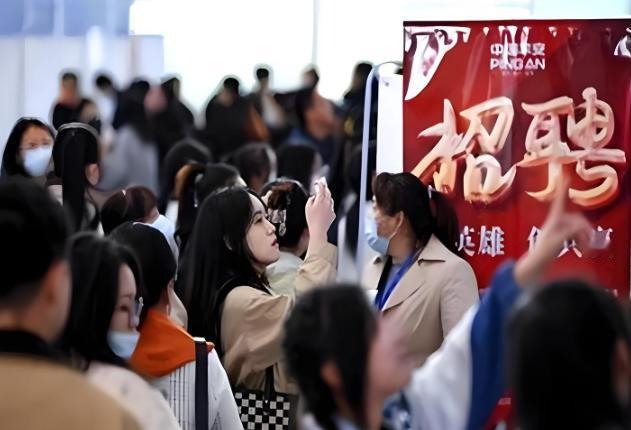 有人预测：若不出意外，春节以后，国内或许迎来3个变化？

过完年，很多人最关心的