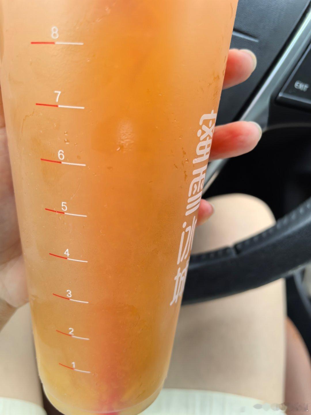 车子只有两格油了，赶紧加🈵，说是今晚要涨价，每次加满都肉疼，怪不得加油站这么多