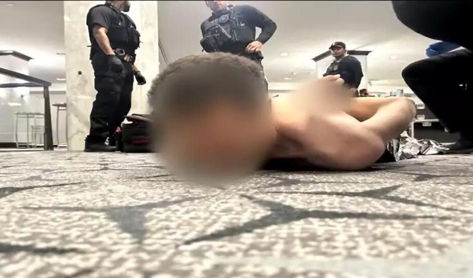 在白宫晚宴袭击事件中，一名来自加州的男子遭到逮捕，此人身份特殊，既是一名接受过高