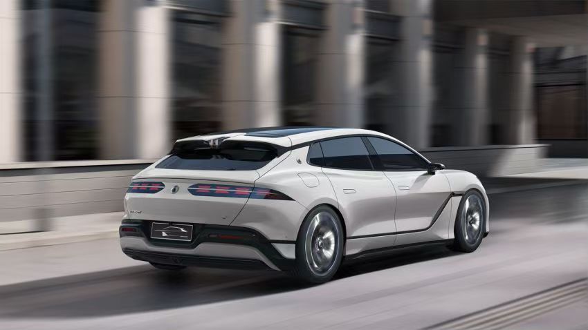 发现比亚迪的腾势/仰望系列的定位都在飞快上探，在很多主打运动的榜单上都能看到国产