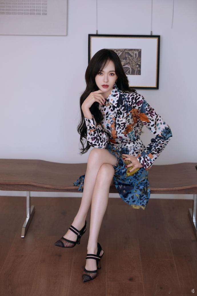 被唐嫣的美貌霸凌了   被唐嫣的美貌霸凌了，真的是只能够看到咱们姐姐的美貌了呀，