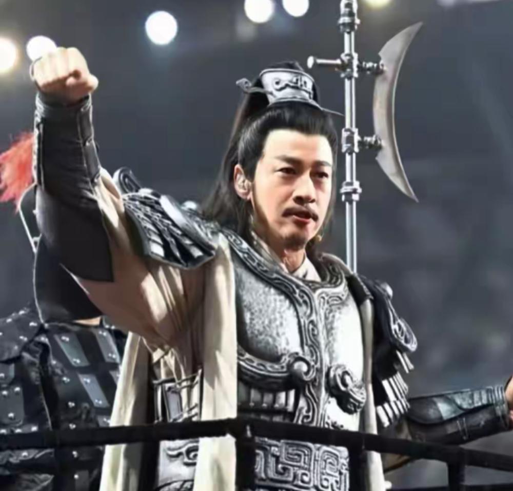 演项羽的演员很多，但被人民日报直接叫“西楚霸王”的，只有何润东。

谁也没想到，