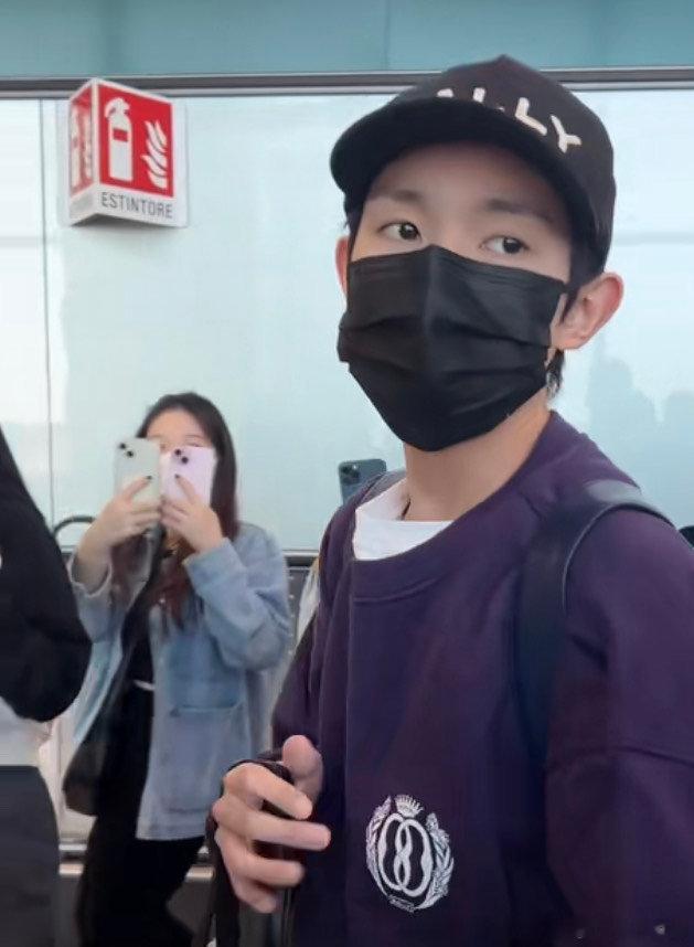 王源真的是作业和新歌两不误啊#王源透露新歌快了快了##王源说新歌很快就来# ​​