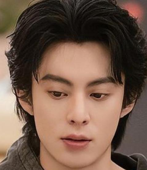 2月22日，电影《星河入梦》成都路演，王鹤棣现场飙四川话，并自曝曾半夜去影院偷看