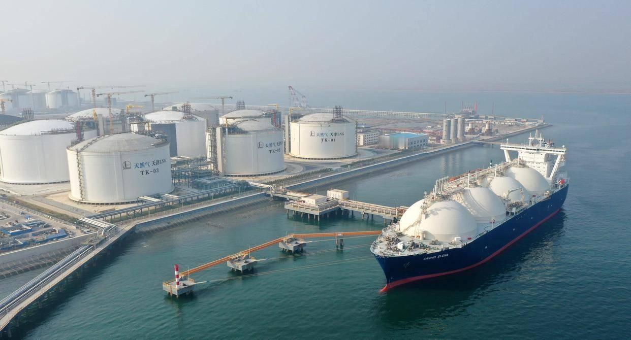 中东战火一触即发，阿联酋突然退出欧佩克，能源市场乱了

全球局势彻底乱了，中东战