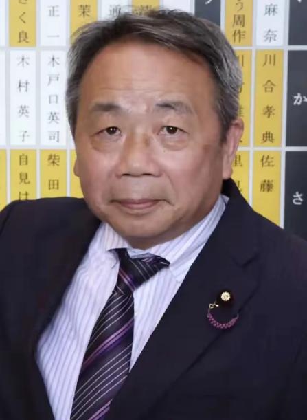 4月22日，就在126名日本议员集体去靖国神社“拜鬼”的同一天，队伍里有一个让中