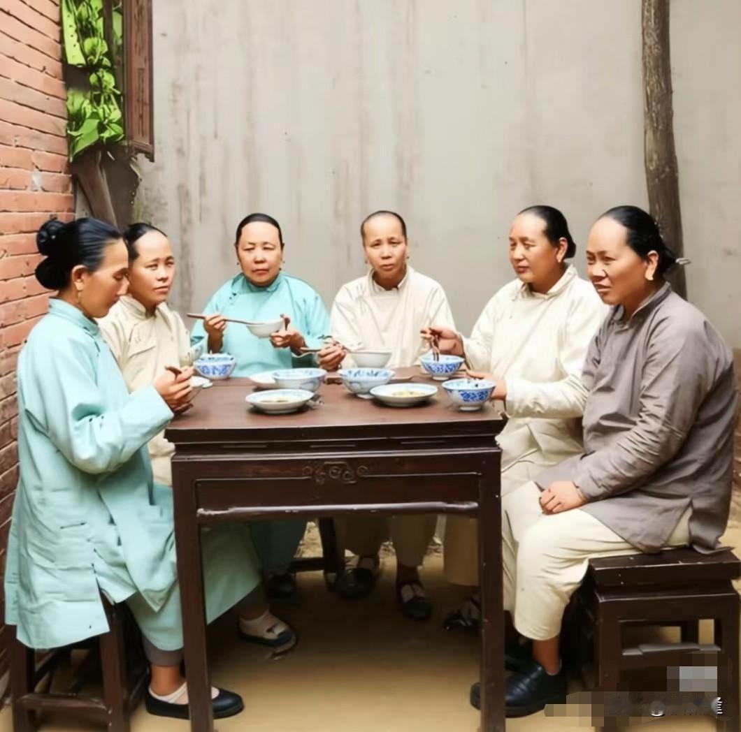 1901年杭州地主家女眷，六个人只能吃四菜一汤还上不了正席，这背后藏着多少封建的