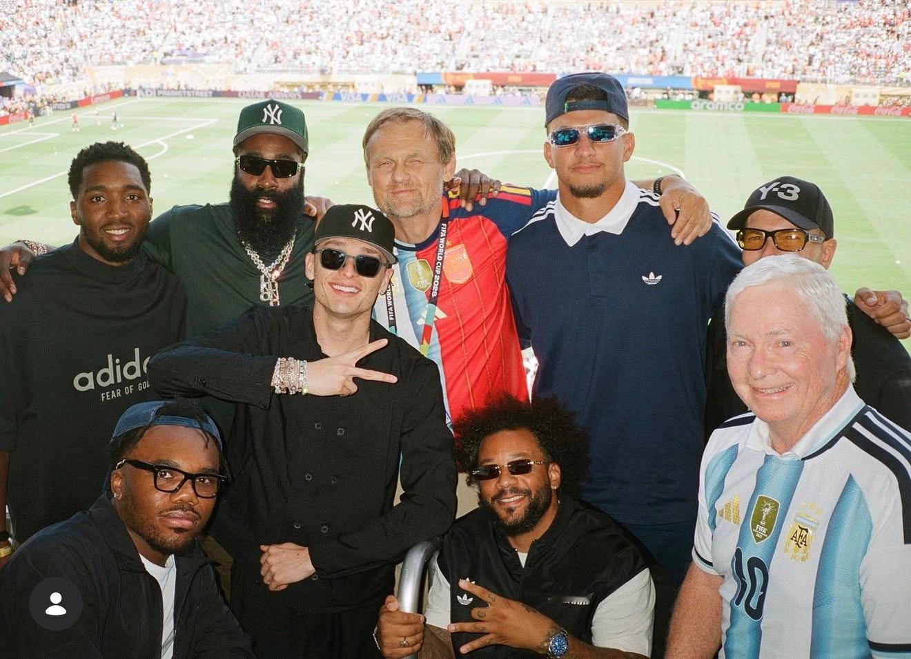 “朋友圈”米切尔（NBA球员，效力于克利夫兰骑士队）比约恩·古尔登（阿迪达斯首席