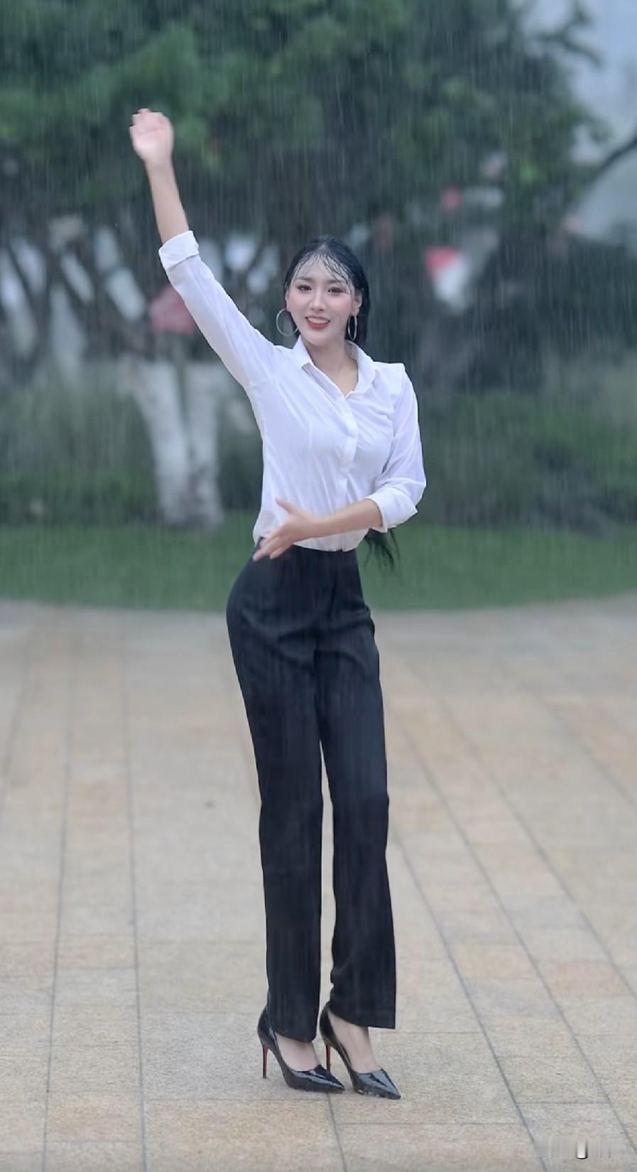 看来，这些天真是把美人热疯了