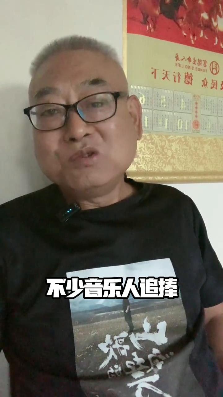 那么多人宠爱刀郎，不是唱功而是歌能入心。
为什么现在越来越多的人偏爱刀郎？不是说