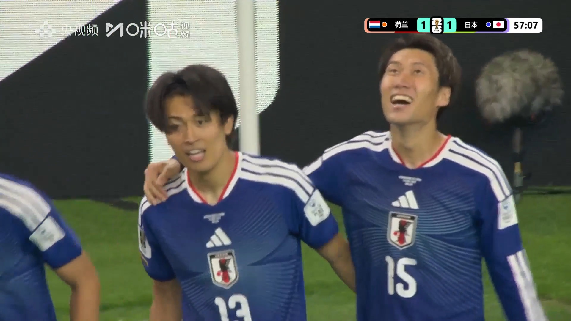 #日本闪电扳平#世界杯F组首轮比赛，荷兰对阵日本。仅仅6分钟后，日本队闪电扳平比