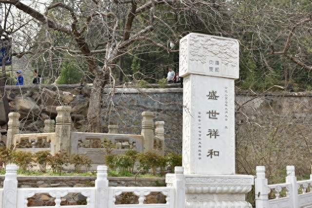 康熙：8岁登基，14岁擒鳌拜，这个“千古一帝”到底有多狠