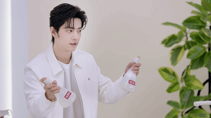 和肖战沉浸式体验净水生活 跟着肖战沉浸式解锁全屋好水的正确打开方式~没有复杂的流