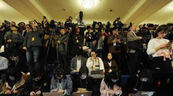 美国开始慌啦！美国把对中国的关税从145%降下来了，结果却发现中国客户没了，根本