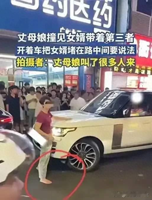 广州七夕深夜闹剧！保时捷堵死路虎最刺眼的从来不是豪车，是人心