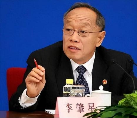 时任驻美大使的李肇星，在美国大学演讲时，被一老太太质问：
