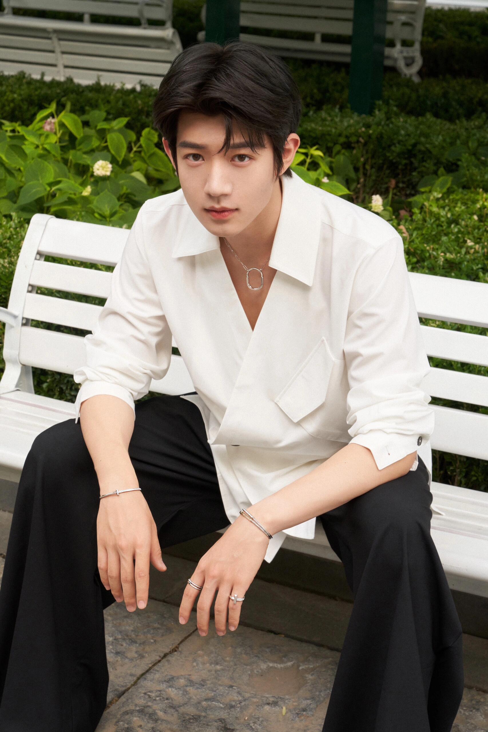 吴俊霆这小孩儿的衣品怎么那么好呢！小小年纪好会穿搭，平时的穿搭都看着很舒服，每套