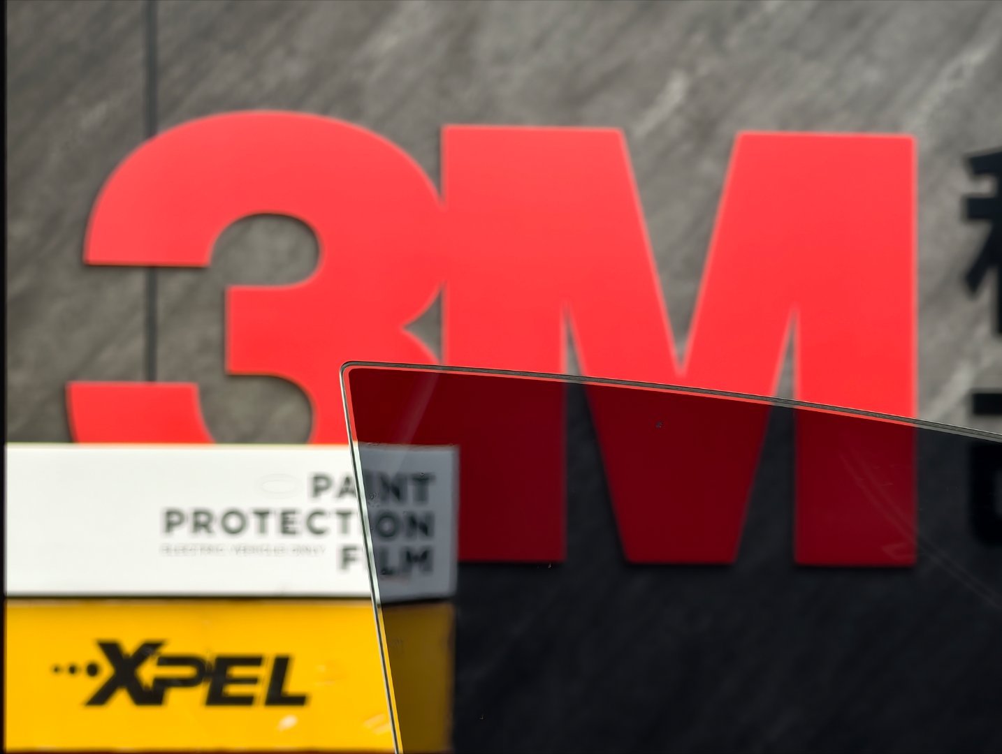 天气马上热起来了，来给自已贴个隔热膜。隔热膜这个东西，以前很多人说没用 X，那是