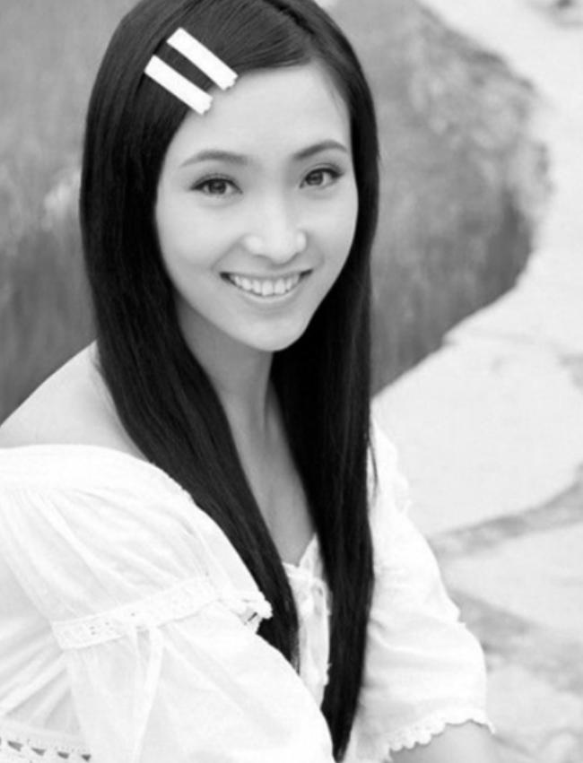 2012年，女演员白静被老公连捅3刀身亡，老公最后也自杀了，临死前，丈夫痛哭，觉