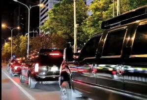 特朗普每次出访如同搬家，货物500多吨需7架运输机！

2017年特朗普出访时，
