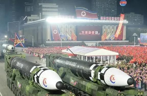 美国敢不敢打朝鲜？先上结论，几乎不敢！因为朝鲜不是伊朗，伊朗最多打打美军海外基地