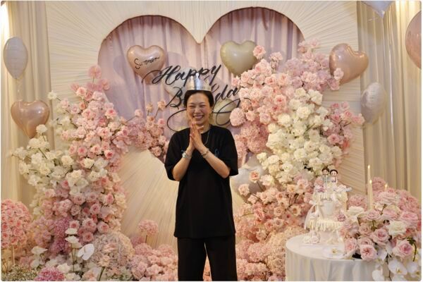 萧敬腾巡演现场为妻子庆生萧敬腾给妻子准备生日惊喜 咸阳站五万观众坐得满满当当时，